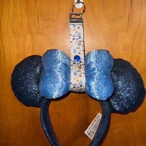 Handmade Minnie ears holder in Disney Parks design